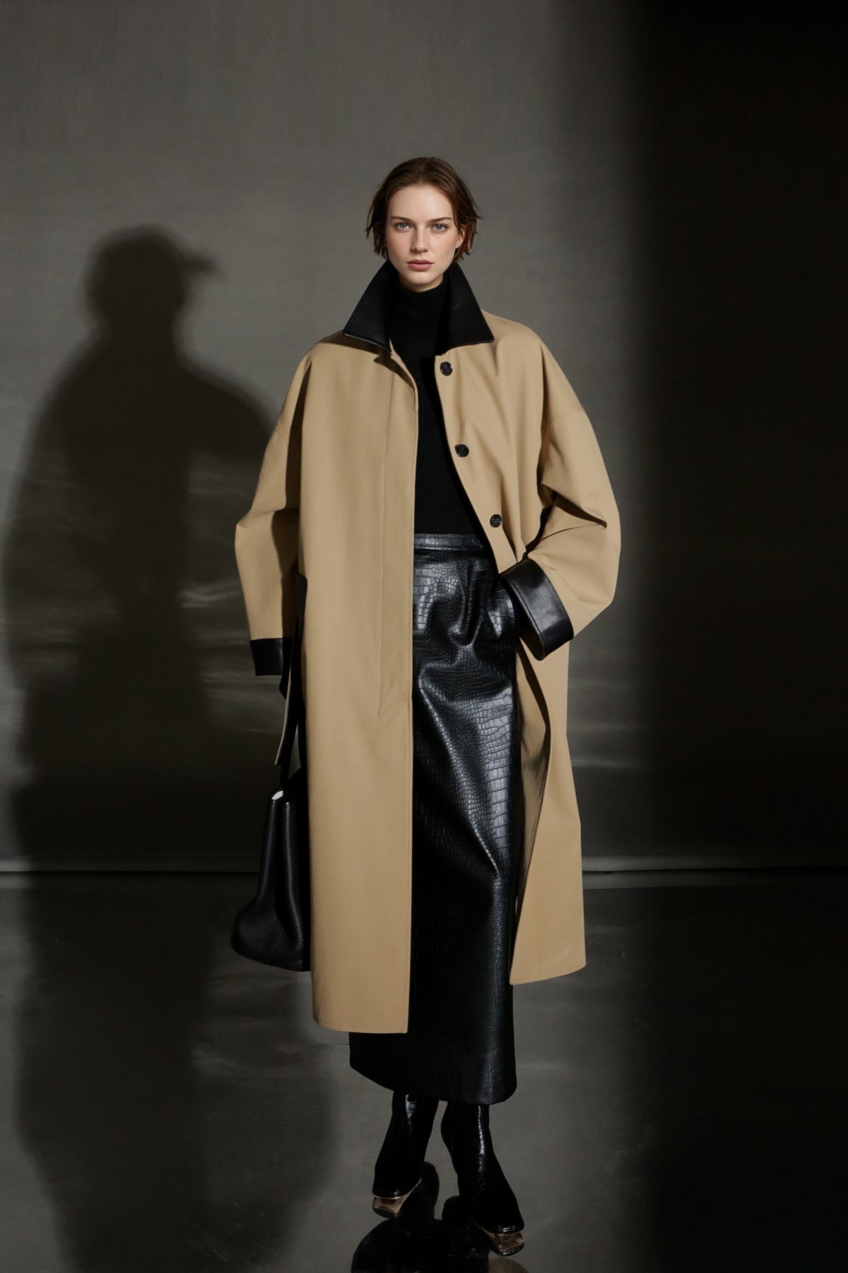 Barn-Style Chic Lambskin Leather Collar Trench Coat for Women – Gender-Neutral Long Autumn Overcoat with Unique Design